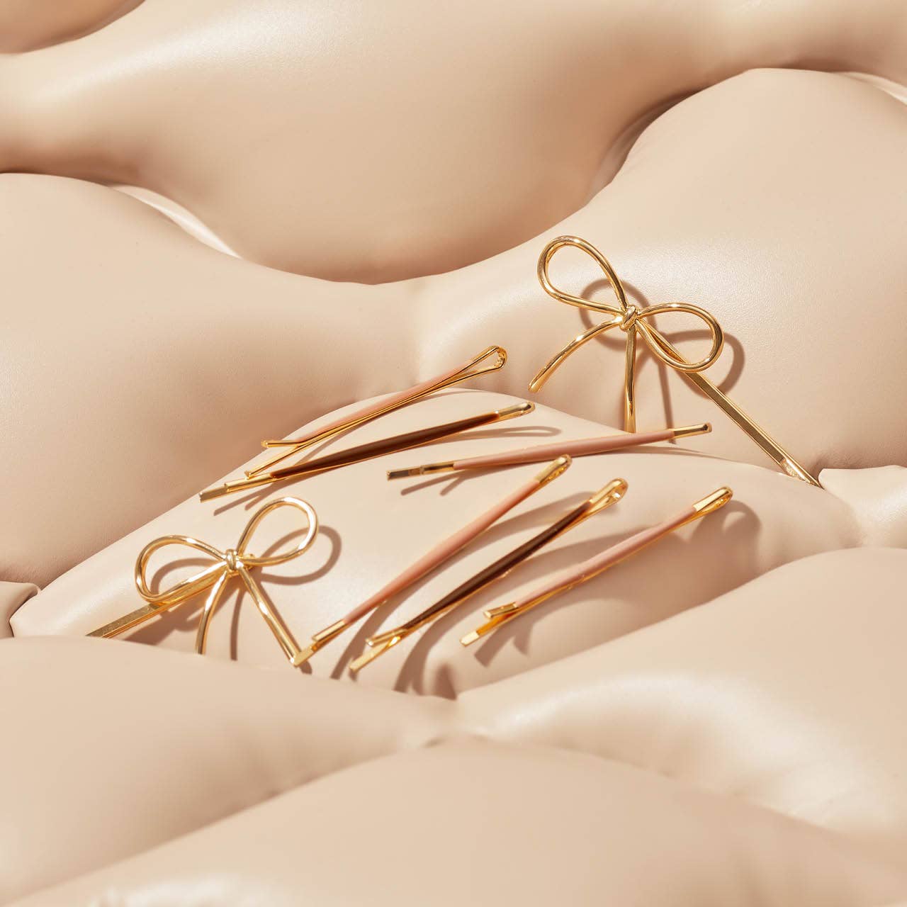 A set of rosewood-colored metal bobby pins, including six with an enamel coating and two in a solid gold color, presented on a card with the brand name 'kitsch'.